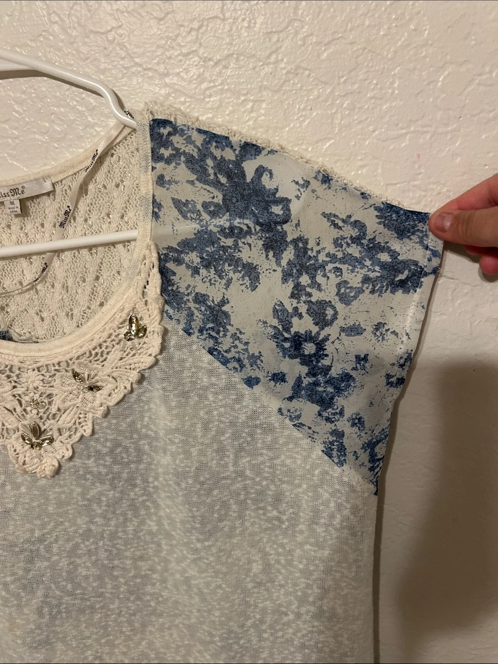 🎼Miss Me Crochet-Trim Sheer Floral Sleeve Top - Blue & Cream size M GUC - Picture 4 of 12
